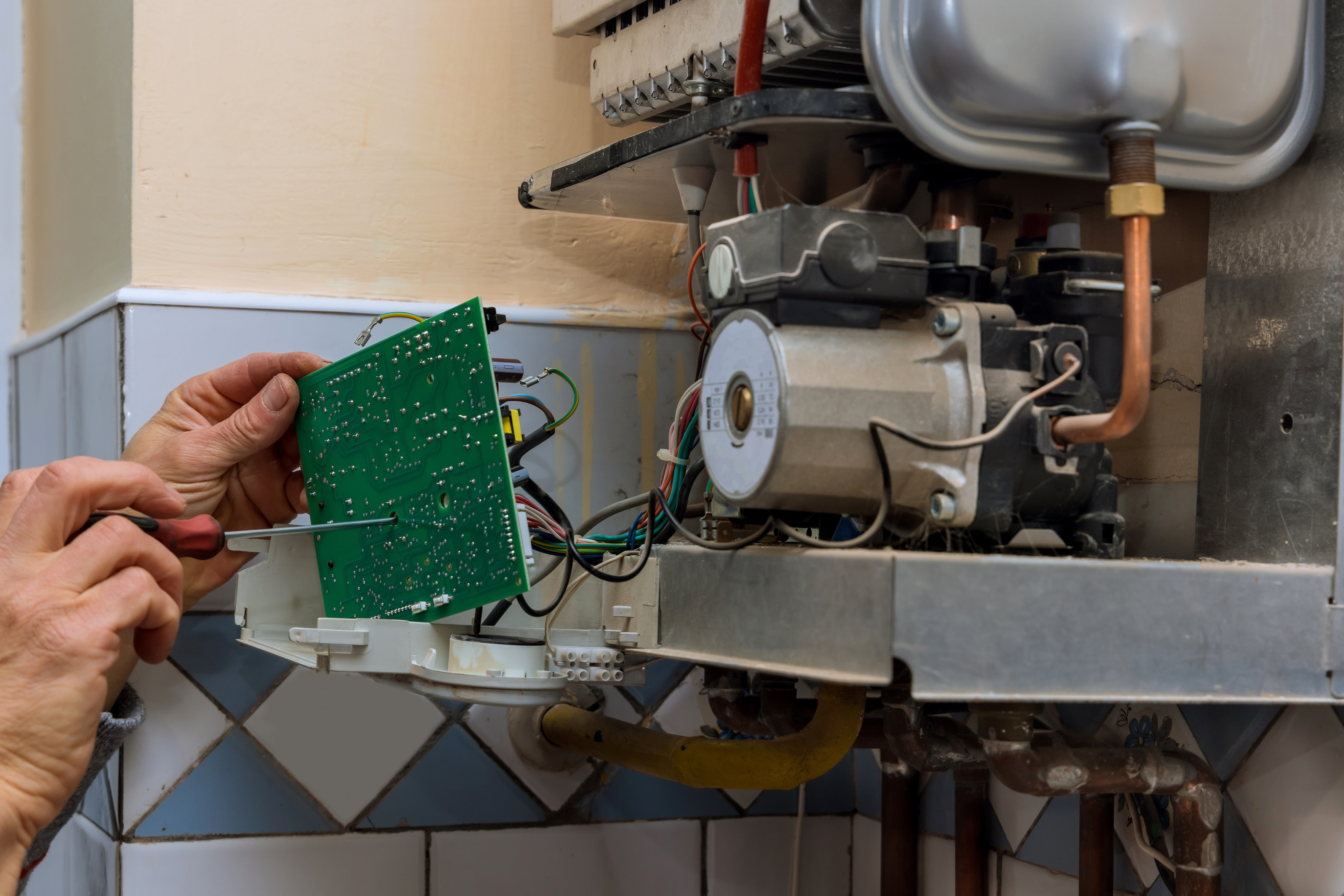 Reparación con garantía de caldera Wolf en barrio de Carabanchel