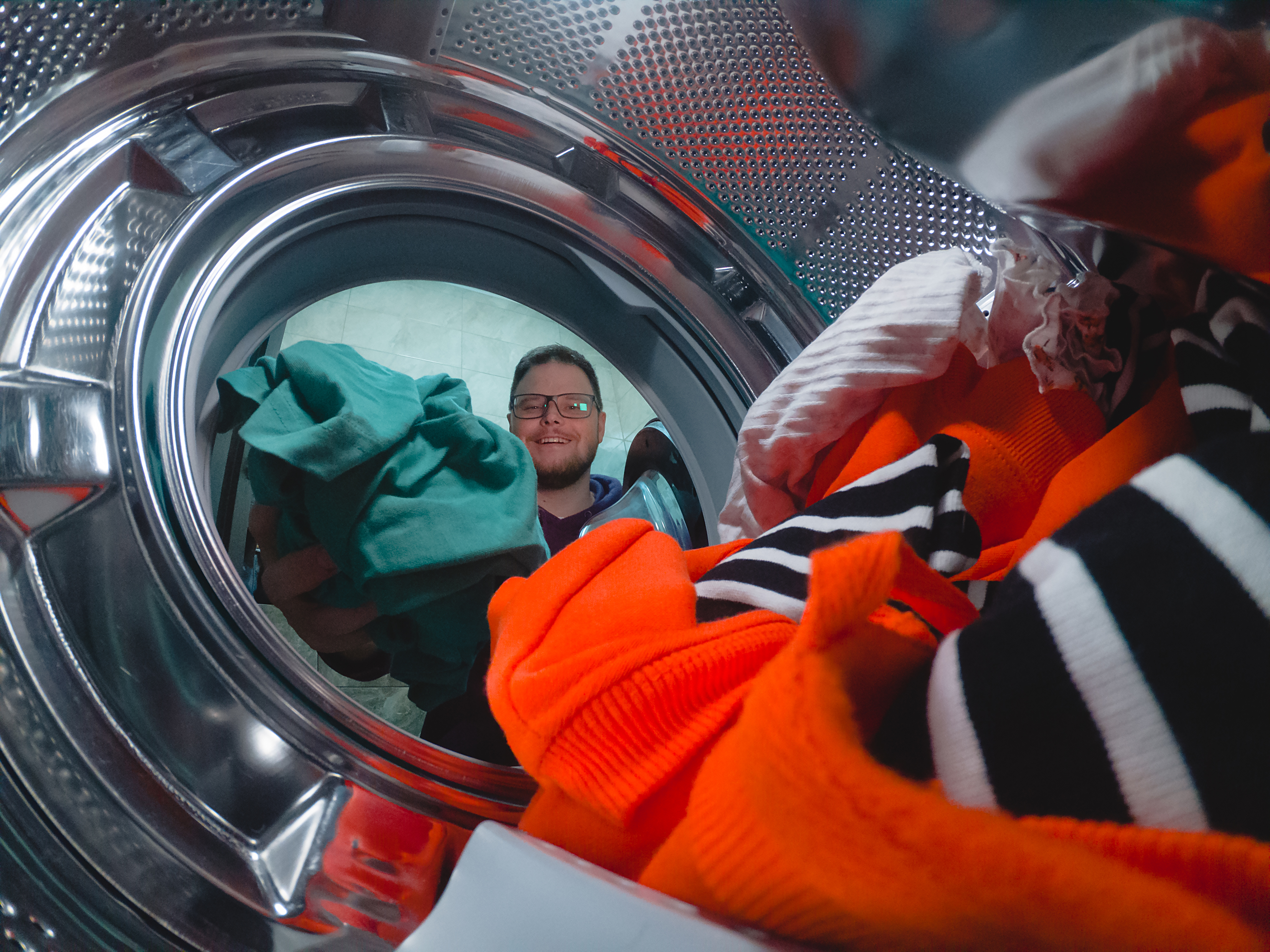 Técnico de secadoras Balay con herramientas profesionales en Usera